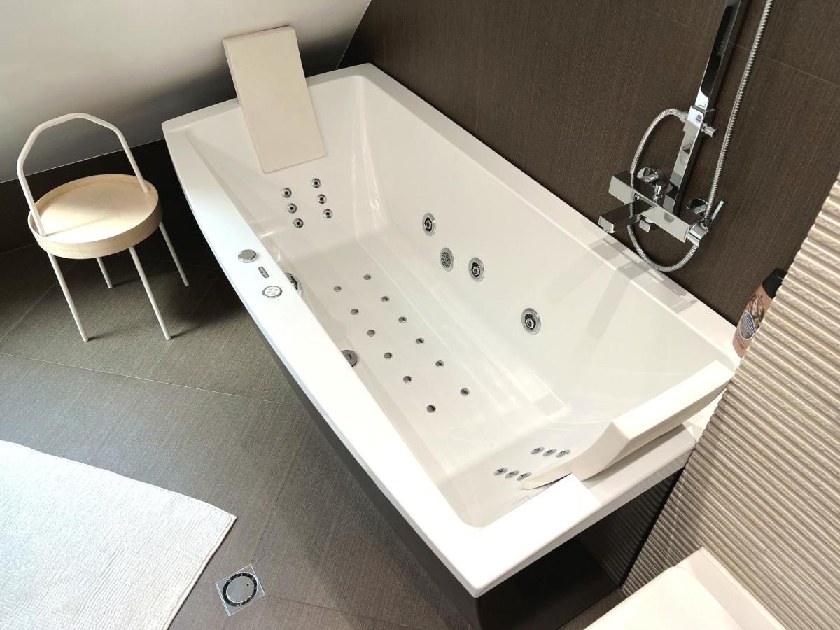 Unique Luxurious Jacuzzi Penthouse Duplex In City Center! 2 Baths! Free Parking! Sofia Eksteriør billede