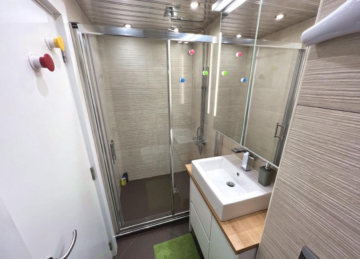 Unique Luxurious Jacuzzi Penthouse Duplex In City Center! 2 Baths! Free Parking! Sofia Eksteriør billede
